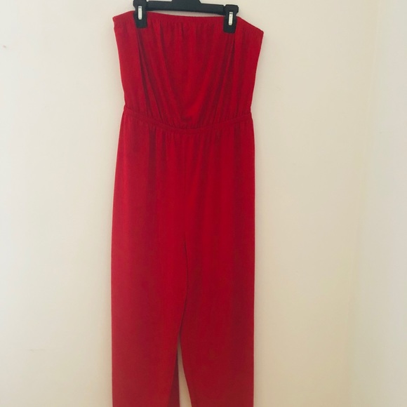Red strapless Jumpsuit - Picture 2 of 5